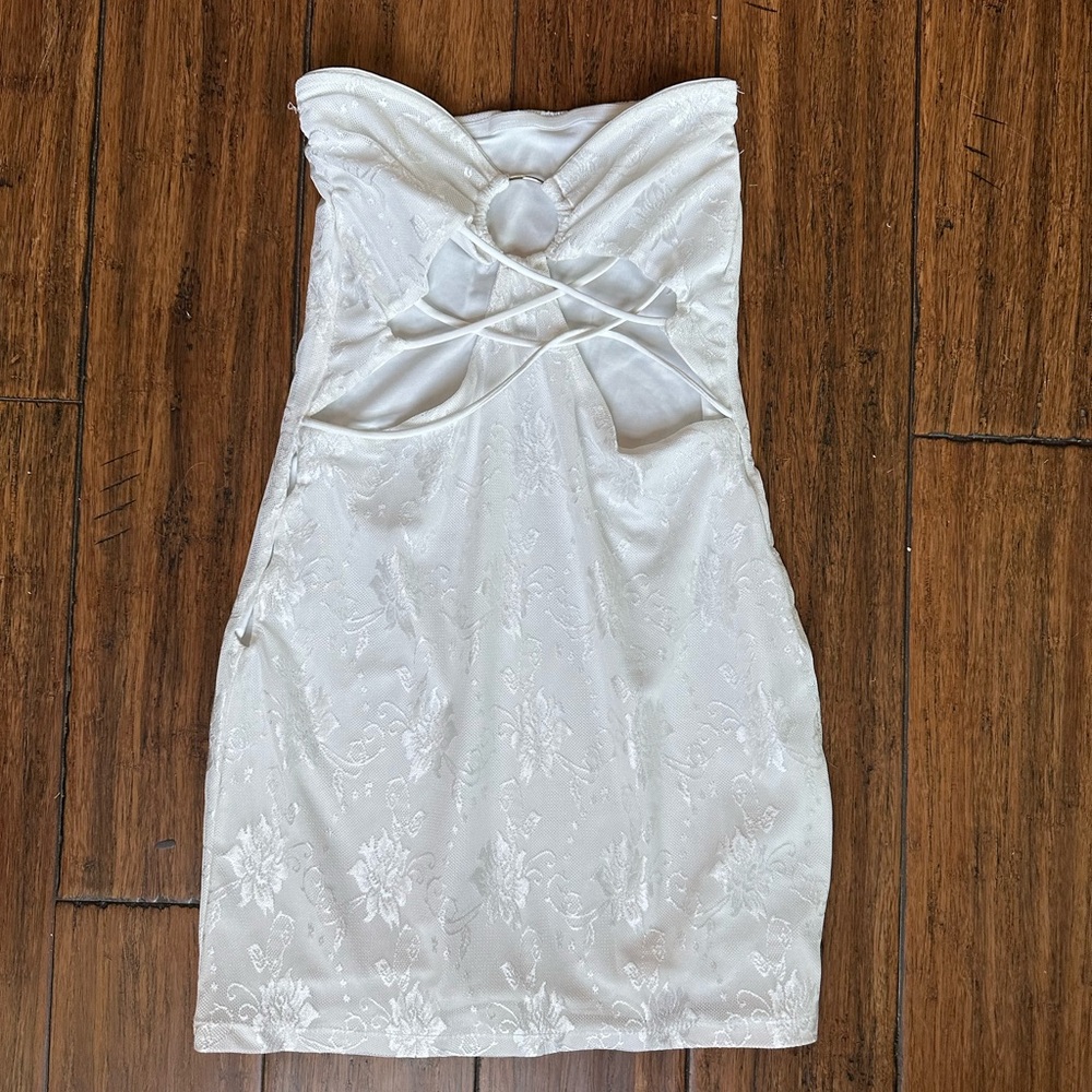 Chic Strapless White Dress